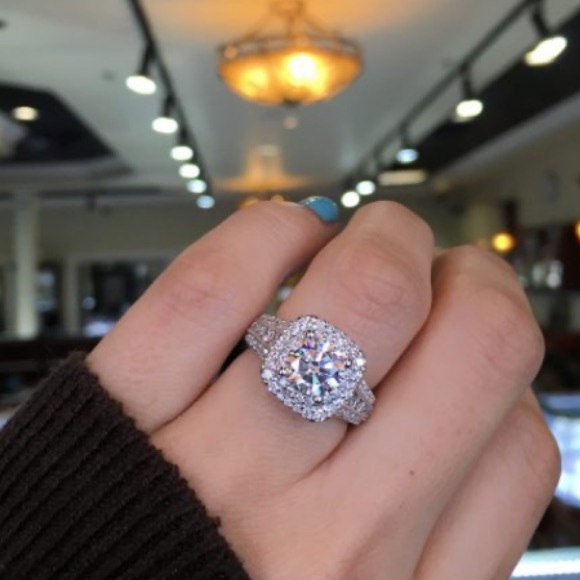 New double halo engagement ring - Picture 2 of 4